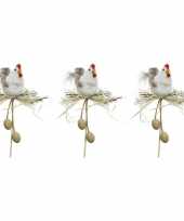 3x paasdecoratie witte kippen in nest 12 cm dierenbeelden op stekertje