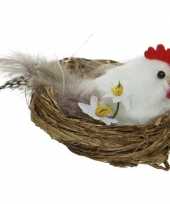 Paasdecoratie witte kippen in nest 8 cm dierenbeelden